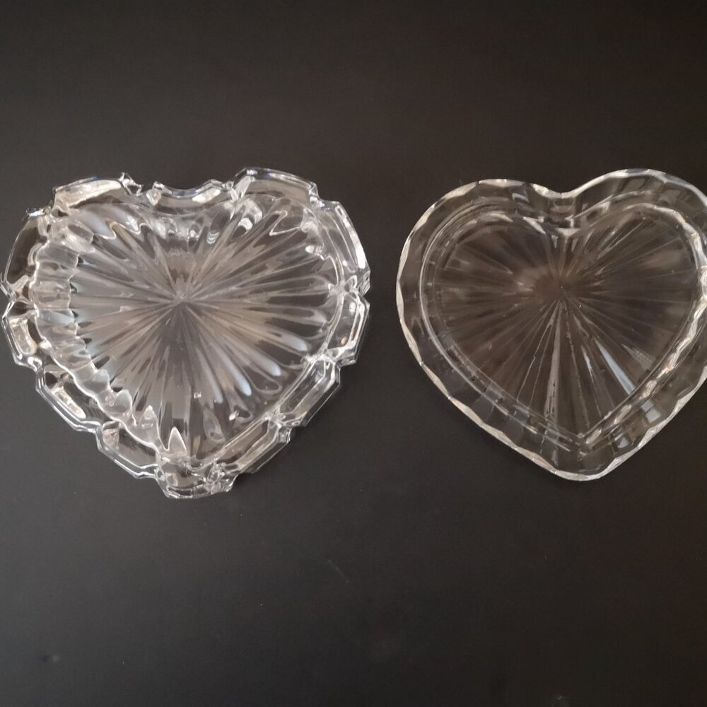 Vintage Crystal Heart Shaped Trinket / Jewelry Box with Lid & Radiant Cut Design - Picture 4 of 5